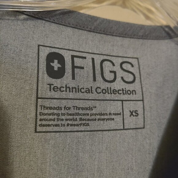 FIGS | Men's Gray Leon V-Neck One Double Pocket Scrubs Top (Size XS) - Picture 3 of 10